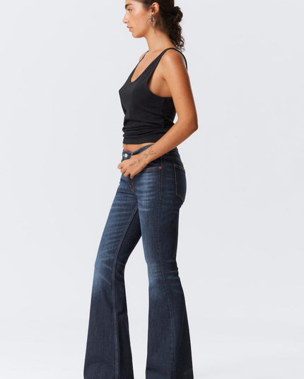 LOW RISE SLIM FLARED JEANS